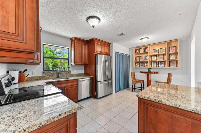 Foto del edificio - 17183 76th St N