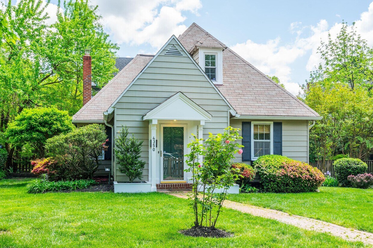 Foto principal - 4350 River Rd NW