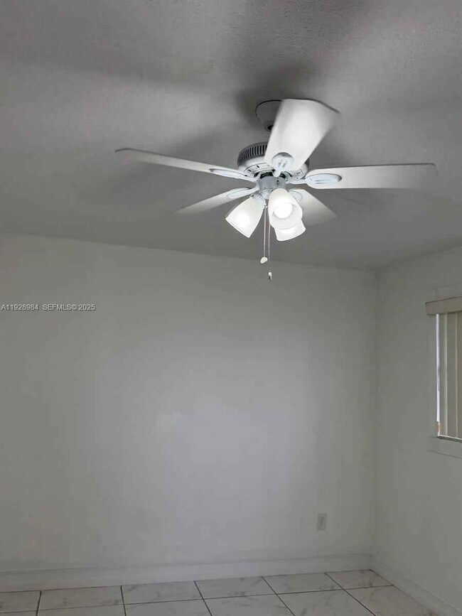 Foto del edificio - 13100 NW 22nd Ave