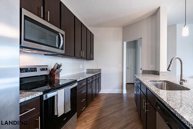 Foto del edificio - 1851 LPGA Blvd