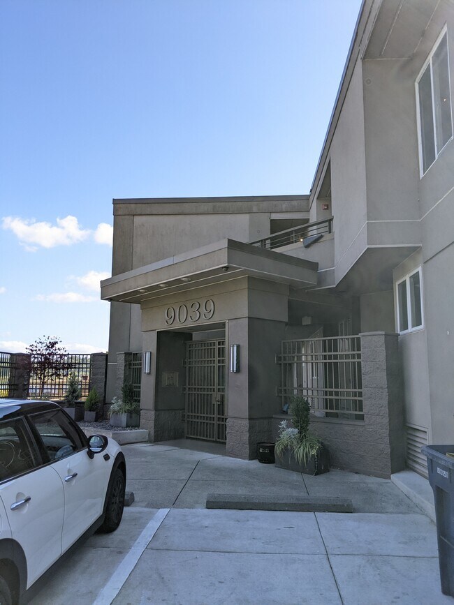 Building Photo - 9039 NE Juanita Dr