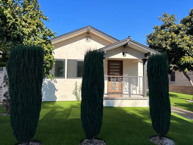 Entrada privada a la unidad. - 51 W 53rd St