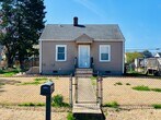 Primary Photo - Adorable 2bdrm/1bth Bungalow Conveniently ...