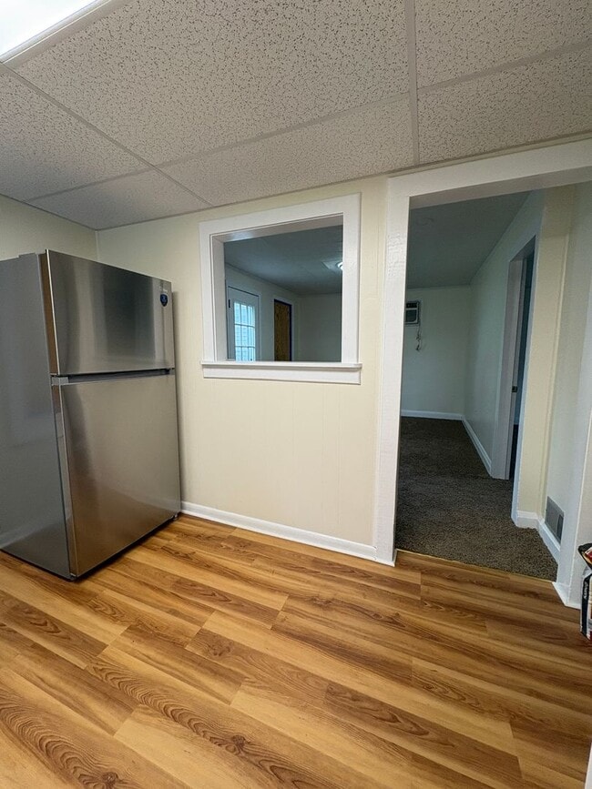 Building Photo - Updated 1-Bedroom Apartment – Move-In Ready!
