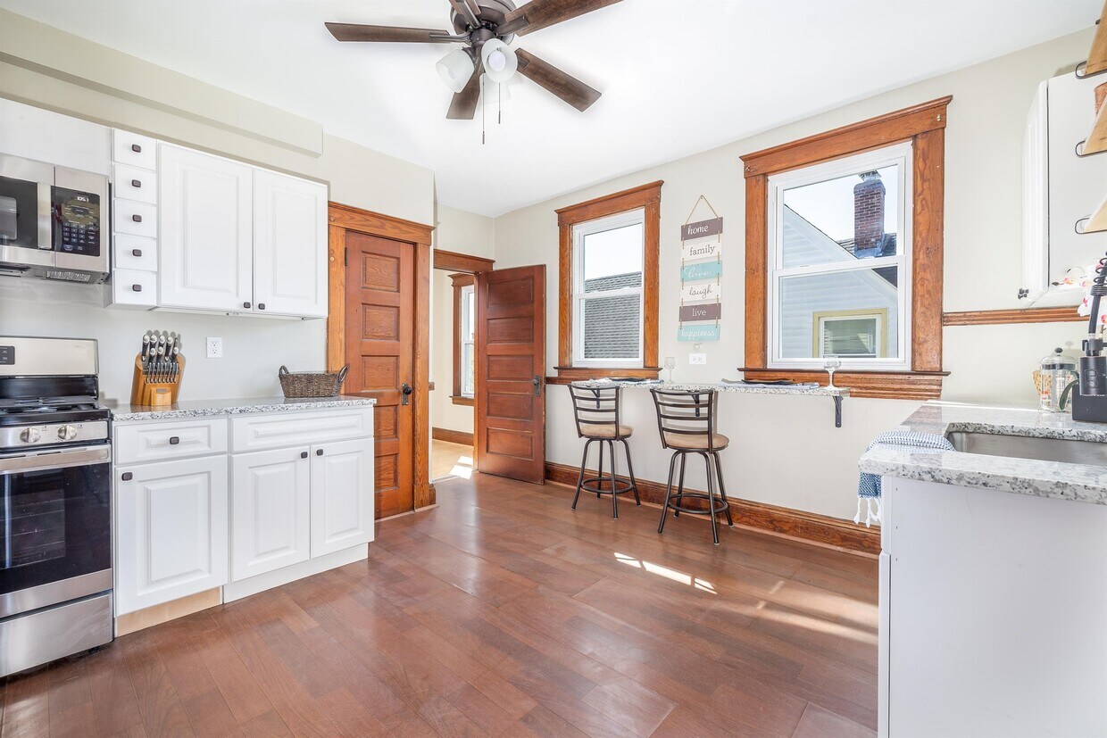 Primary Photo - 127 S Highland St
