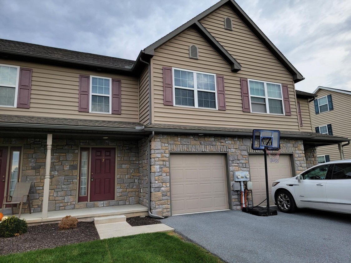 347 Mount Olive Ln, Ephrata, PA 17522 Townhome Rentals in Ephrata PA