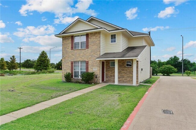 Building Photo - August Pre-Lease!! Great 4 Bedroom/3 Bathr...