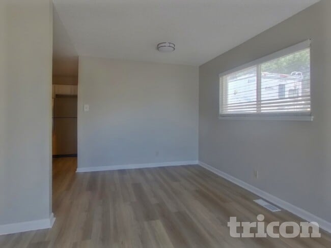 Building Photo - 3445 Kings Row
