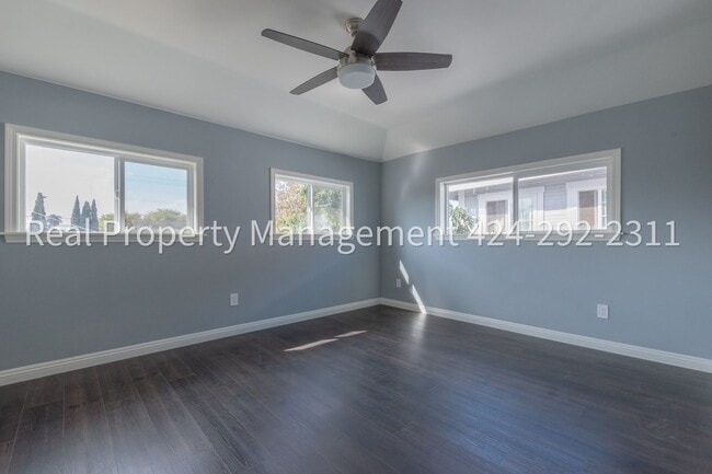 Building Photo - Dont miss out this 4 Bed 2 bath