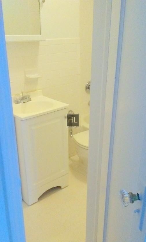Building Photo - Large One Bedroom a block from Central Park