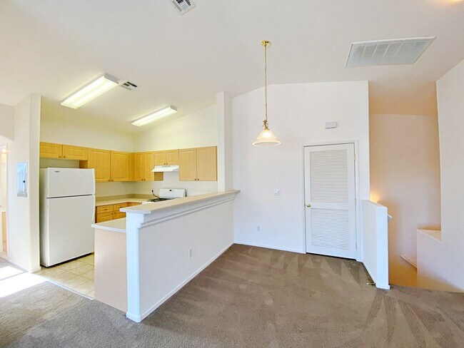 Building Photo - 1 WEEK FREE RENT!!!  2 BEDROOM 2 BATH TOWNHOME IN GATED COMMUNITY