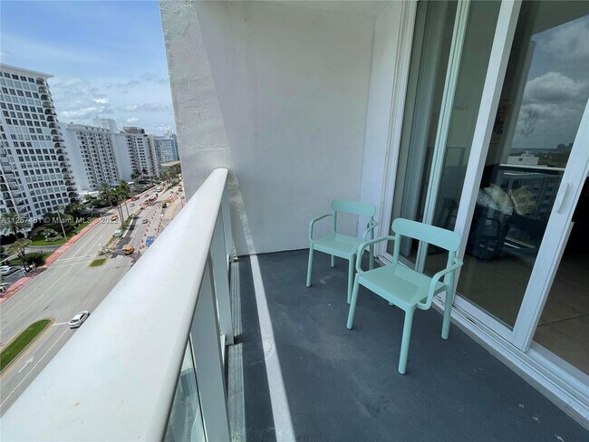 Foto del edificio - 5601 Collins Ave