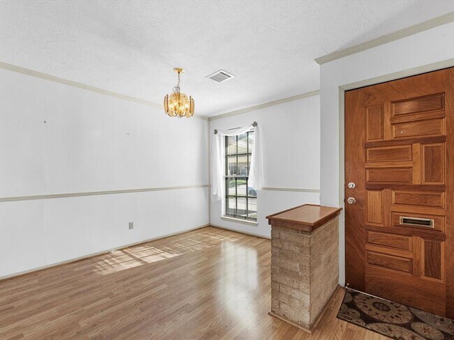 Foto del edificio - 3311 Westbrook Cir