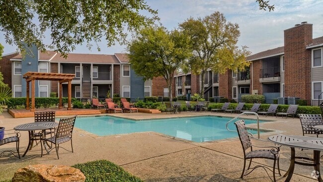 Building Photo - Oak Tree Village