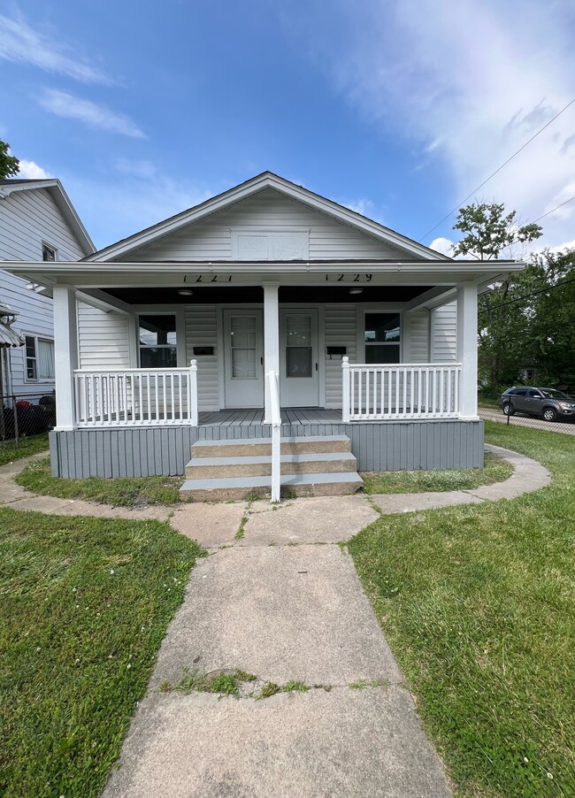 Building Photo - 1227 Prospect Ave