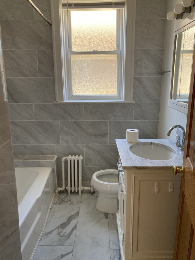 Foto del edificio - 2433 W Dakin St