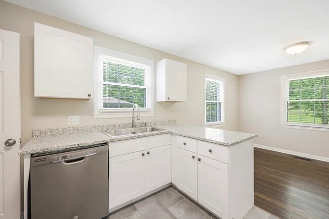 Building Photo - 605 Durrett Dr