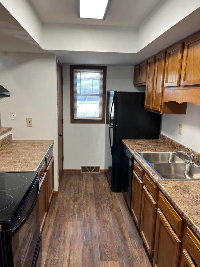 Building Photo - 407 Foxfire Dr