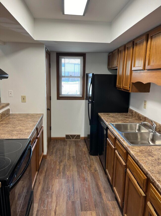 Foto del edificio - 407 Foxfire Dr