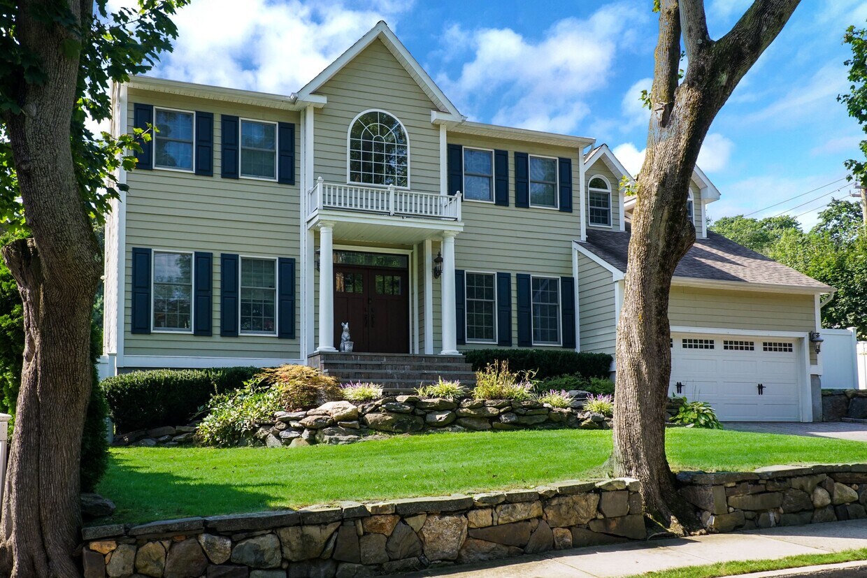 25 Baldwin Ave, Locust Valley, NY 11560 House Rental in Locust Valley