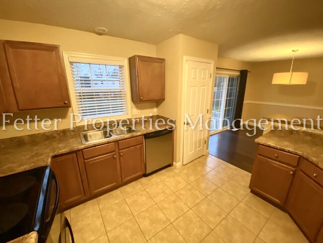 Building Photo - 10571 Tecumseh Dr