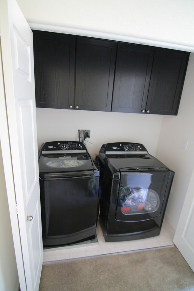 Washer / Dryer - 925 Font Terrace