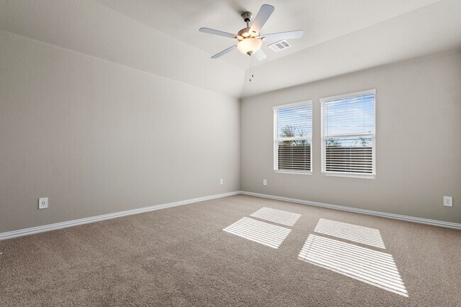 Foto del edificio - 6649 Valley Lake Ln