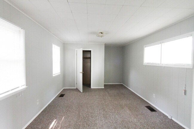 Foto del edificio - 830 W North St