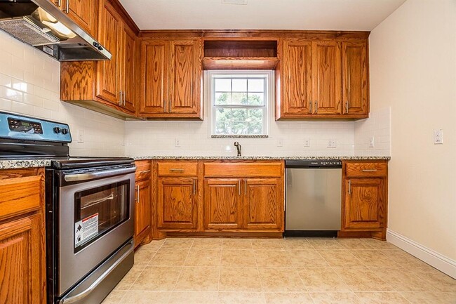 Building Photo - 210 Martha Manor