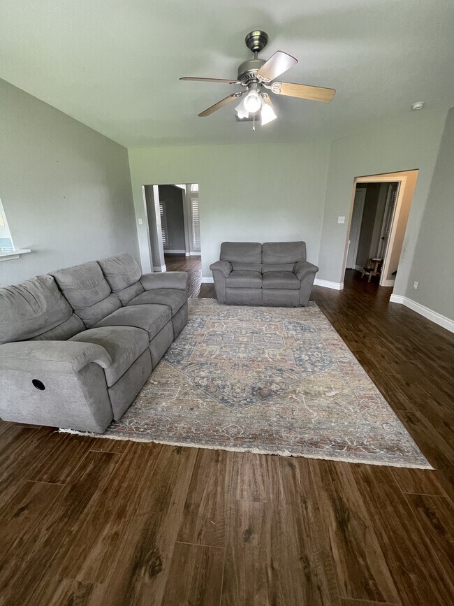 Building Photo - 5025 Bayberry Dr