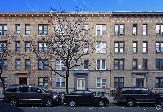 Foto del edificio - 61-31 Madison St