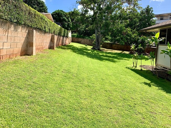 Charming Singe Family Home 3/1/2 with Spacious & Fenced Yard - Charming Singe Family Home 3/1/2 with Spacious & Fenced Yard