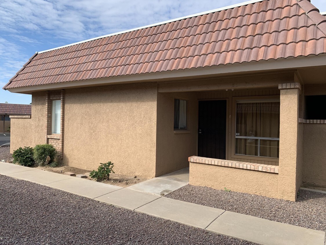 Primary Photo - 311 W Blackhawk Dr