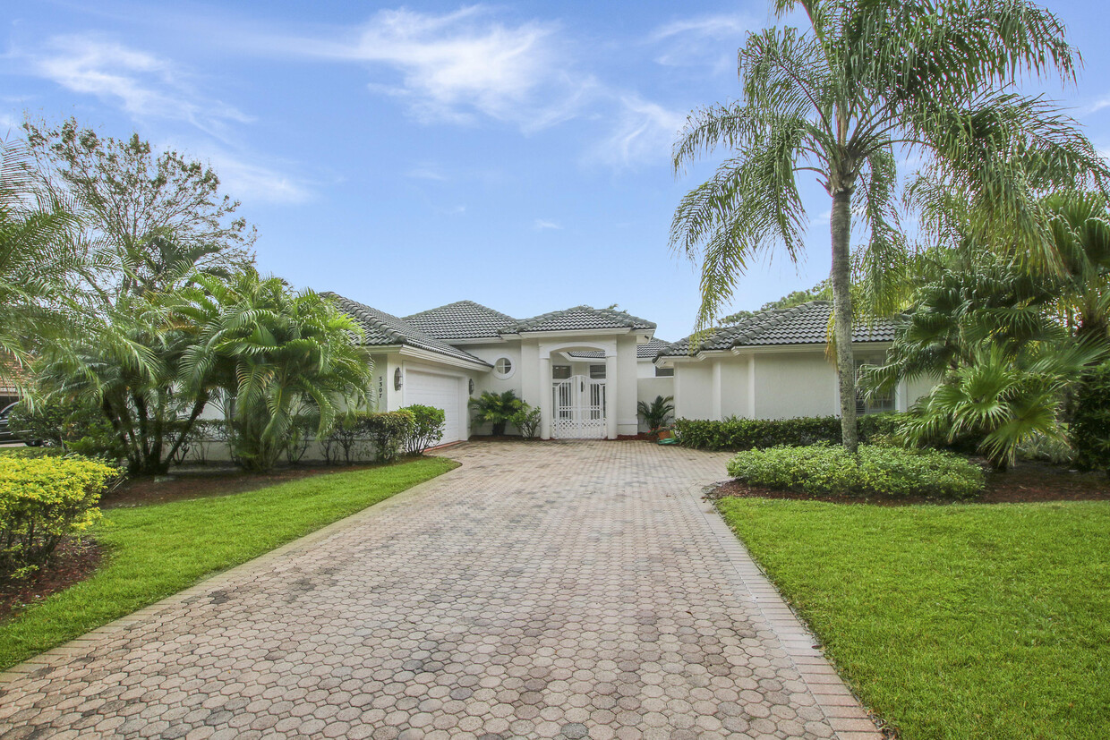 Primary Photo - 5307 SW Avila Ct