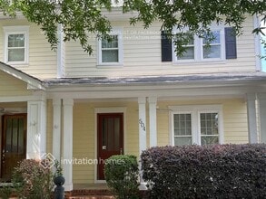 Building Photo - 504 Camellia St
