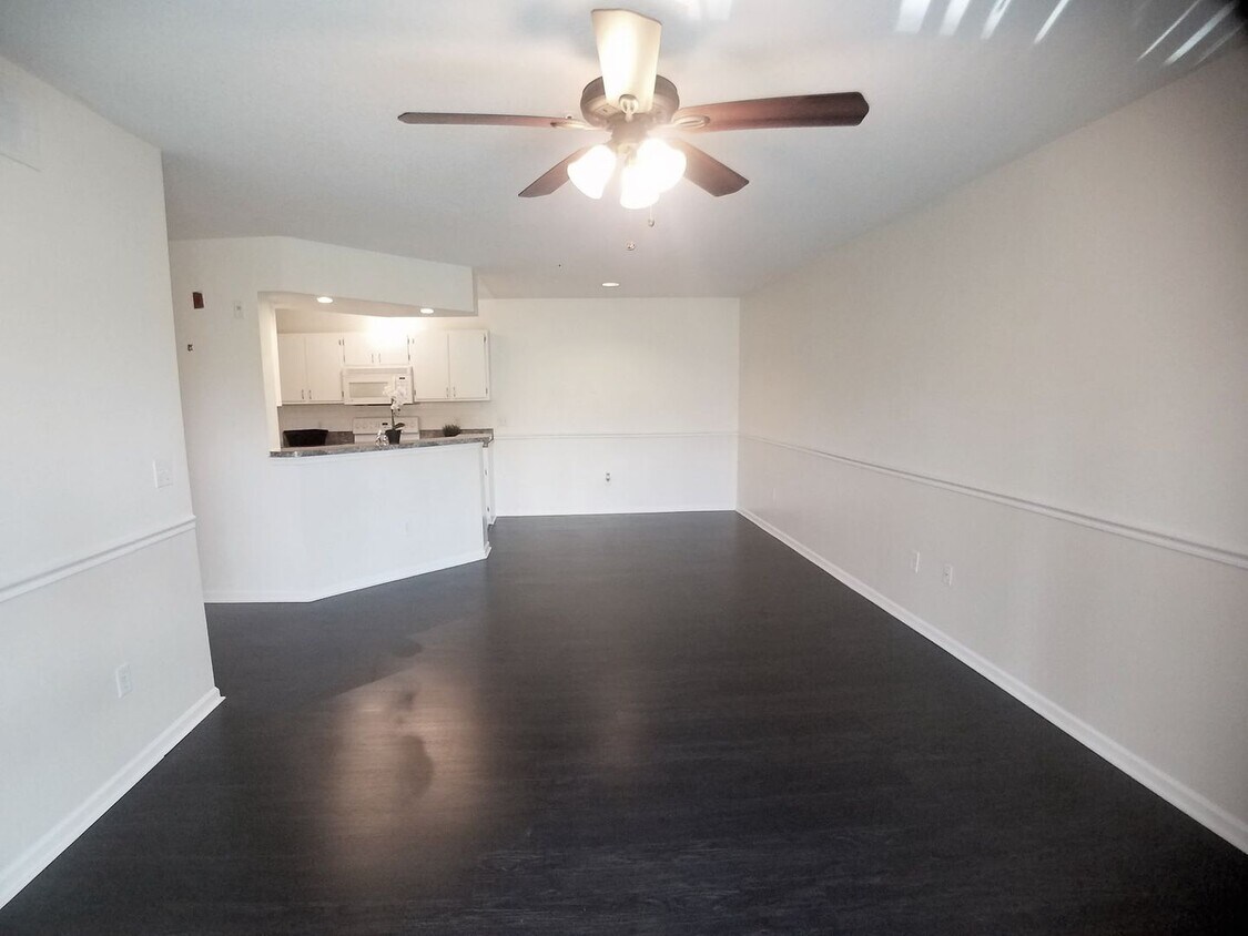 Primary Photo - Beautiful 1/1 Wood Floors Condo at The Cre...