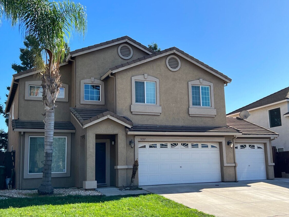 Primary Photo - Spectacular 2 Story Home: 2 Weeks Free Rent