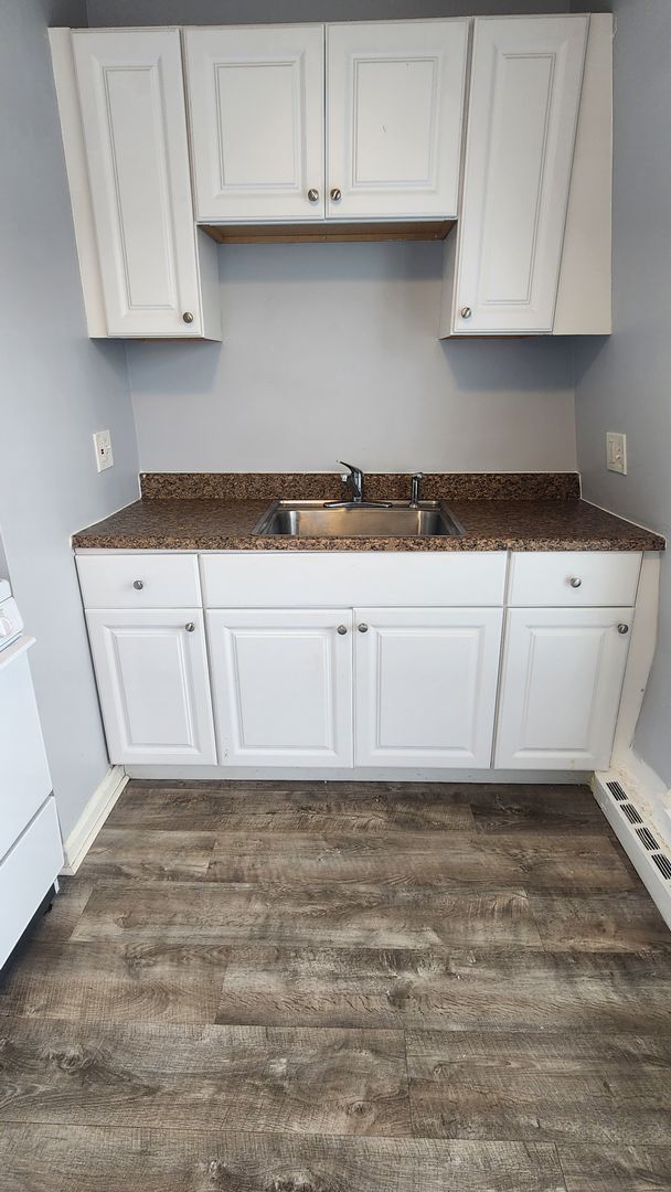 Building Photo - 408 N Main St