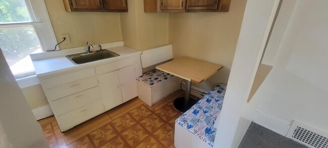 Building Photo - 20 N Willow St