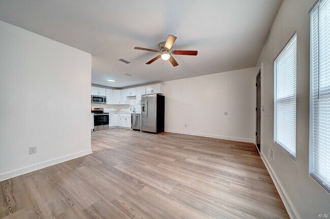 Foto del edificio - 715 W 17th St