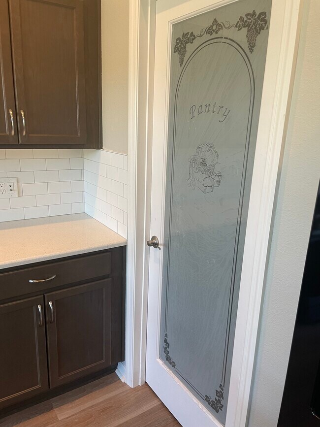 Building Photo - 2408 Woods Wy