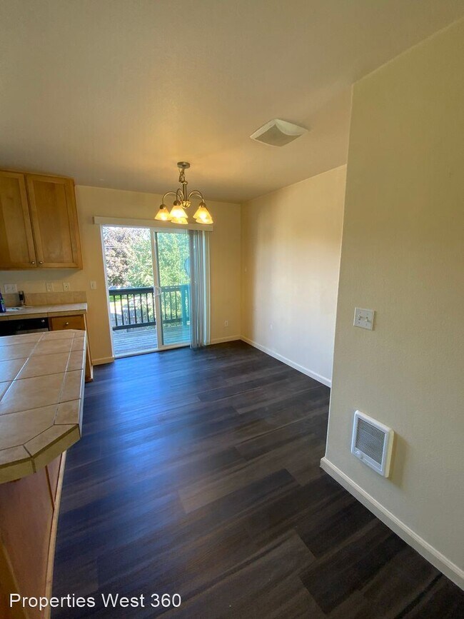 Building Photo - 3 br, 2.5 bath House - 6117 NE 34th Street