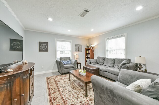 Foto del edificio - 4702 Maple St