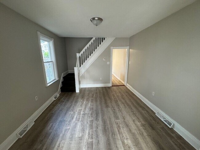 Building Photo - 4br Twin Home for rent in Allentown