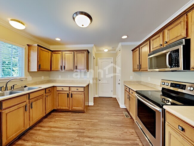 Building Photo - 982 Acadia Ct