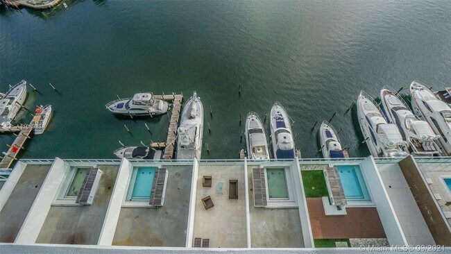 Foto del edificio - 400 Sunny Isles Blvd