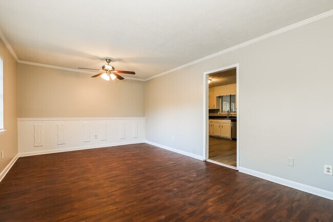Foto del edificio - 9105 Homewood Dr