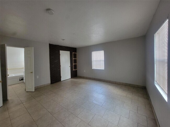 Building Photo - 9204 Dale Ln Ct