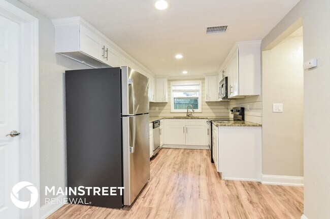 Foto del edificio - 7241 Fairfax Dr