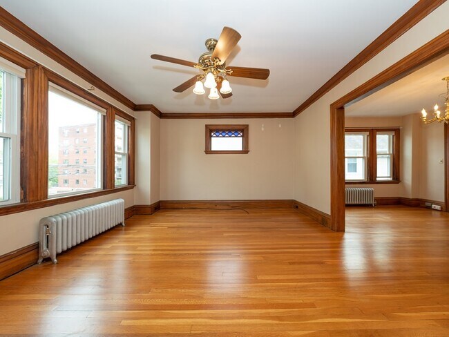 Foto del edificio - 32 Rangeley Rd